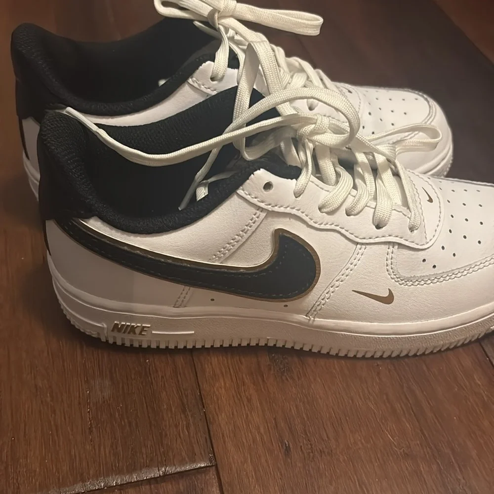 Nike Air Force 1 Kids 2Y White and Black Sneakers